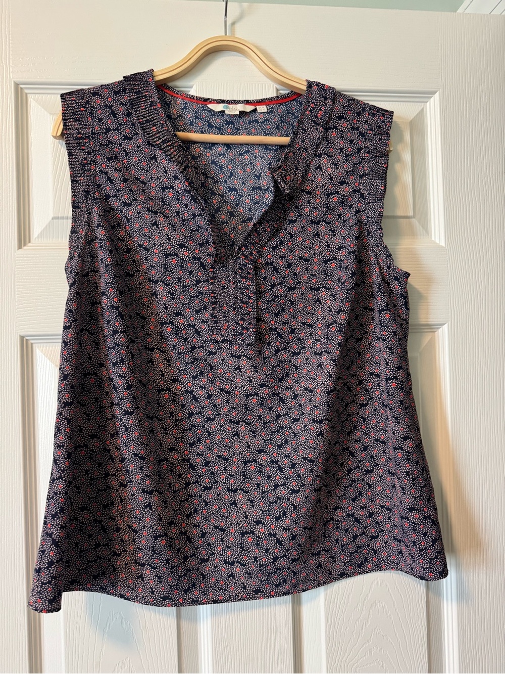 Boden Navy and Pink Floral Sleeveless Henley Cami
